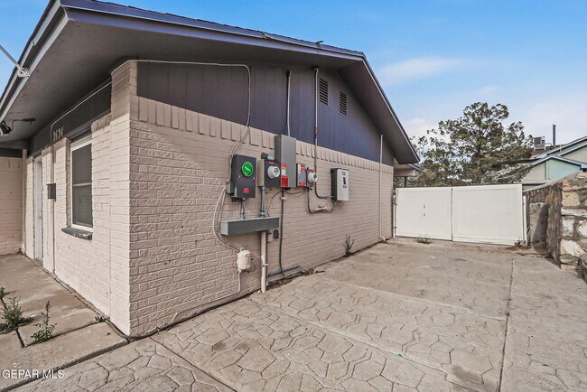 Photo - 2624 Lake Victoria Dr