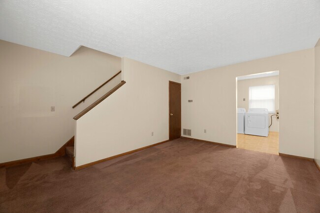 Living Rm 01 - 116 W Norwich Ave Unit 2