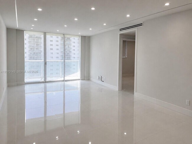 19390 Collins Ave Unit 908