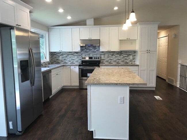 Beautifully remodeled 2 Story SFH 4 BD 2.5... - Beautifully remodeled 2 Story SFH 4 BD 2.5... House