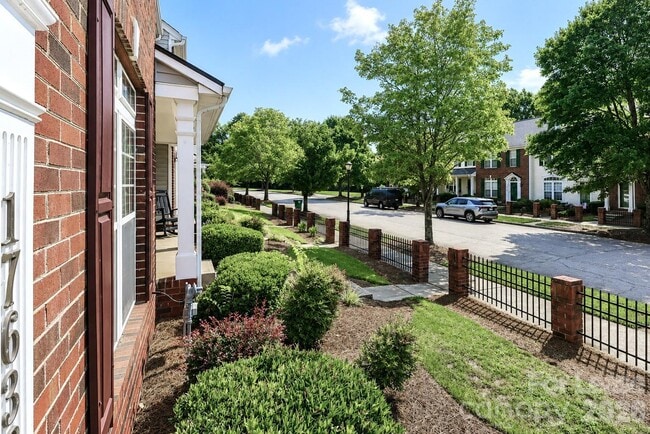 Photo - 17633 Delmas Dr