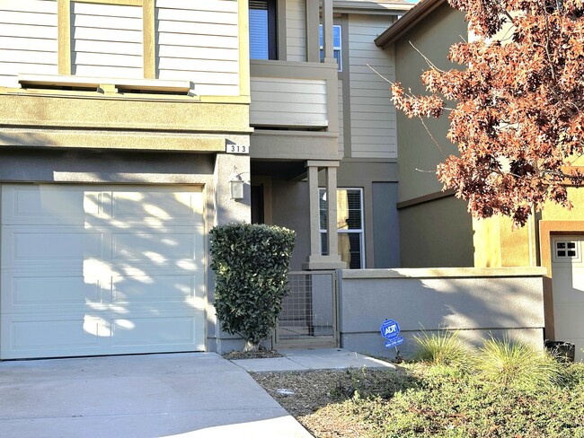 Photo - 313 Jacquelyn Ln