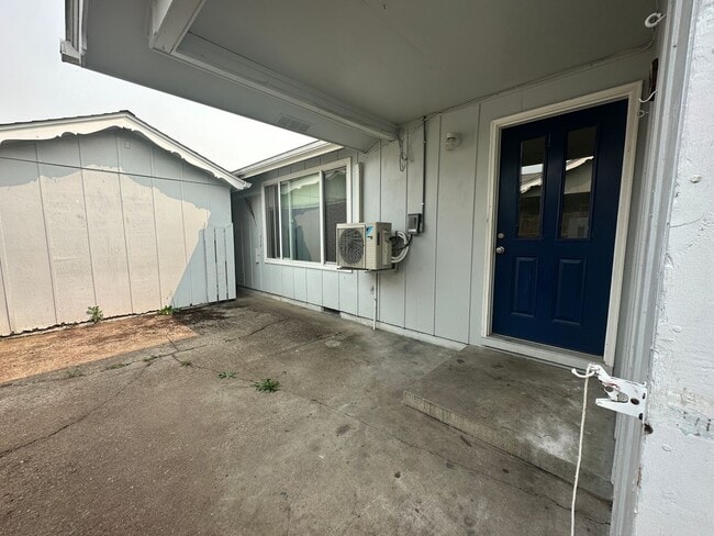 Photo - 1561 NW Highland Dr