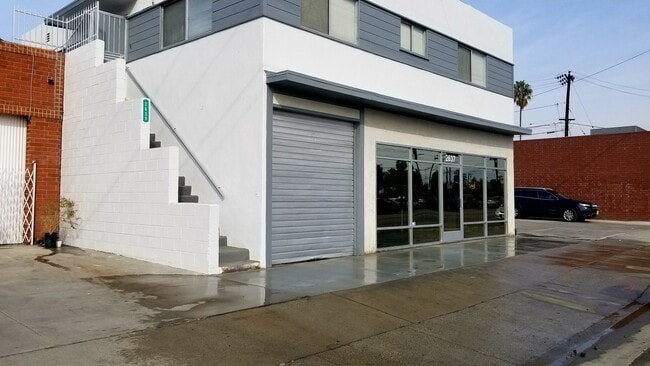 Building Photo - 2639 Fairfax Ave Unit 1 Rental