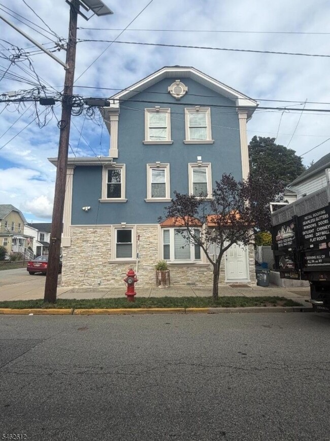 Building Photo - 229 Thomas Ave