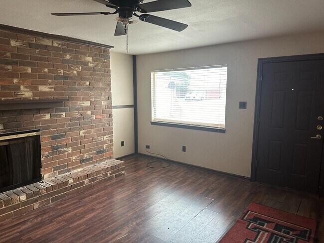 Photo - 616 N Elkhart Ave