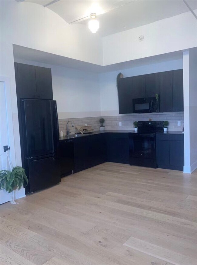 Photo - 30 W Broad St