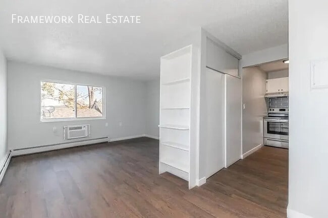 Building Photo - 1509 3rd Ave Unit 5