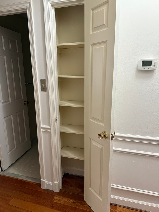 Photo - 4607 1/2 MacArthur Blvd NW Unidad #A