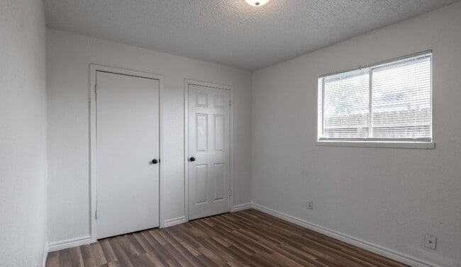 Building Photo - 1010 Behmann St Rental
