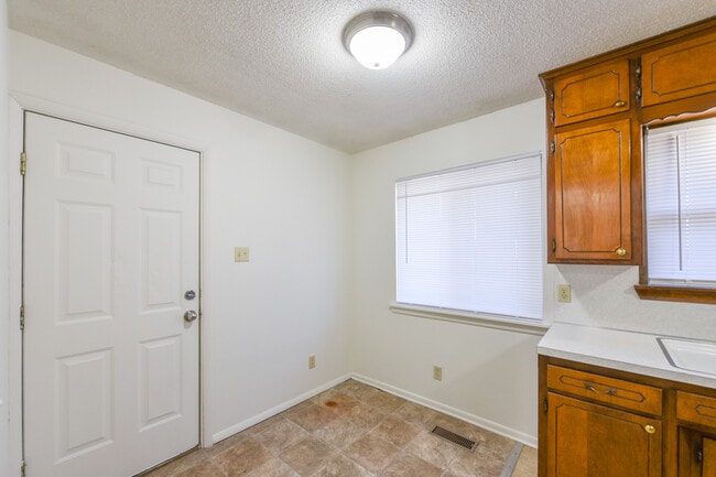 Photo - 700 S Roland Rd