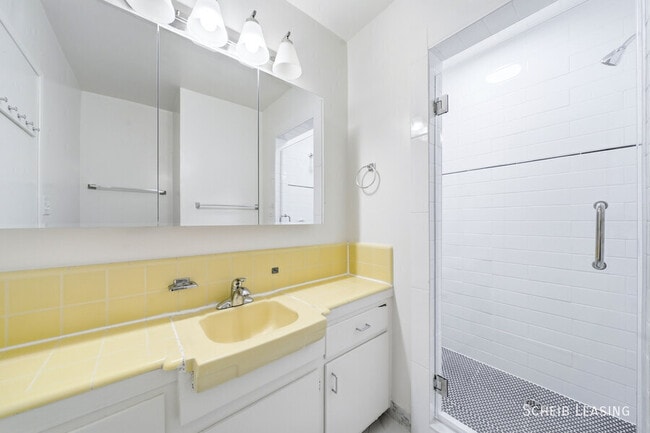 Photo - 426 Rexford Dr Unit 4