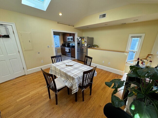 Photo - Awesome 6 bed 3.5 bath in Somerville...