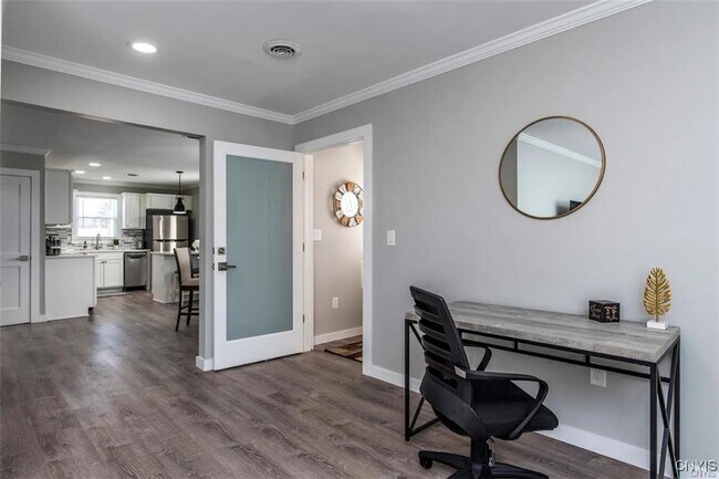 Photo - 211 10th Ave