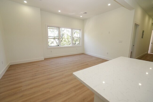 Photo - 776 Bergen St