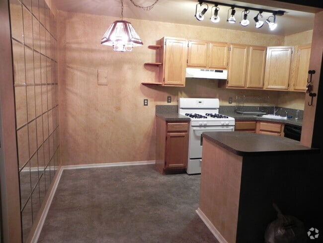Building Photo - 125 Twin Oaks Dr Unit 216 Rental