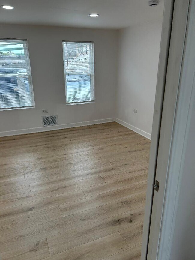 Photo - 1439 W 16th St