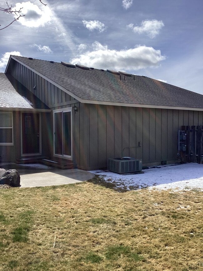 Photo - 1335-1335 NE Del Norte Ave