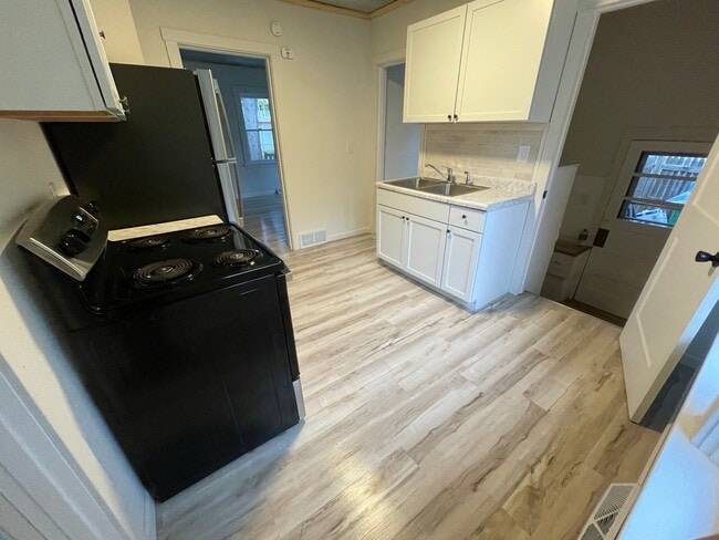 Photo - 909 Forest St