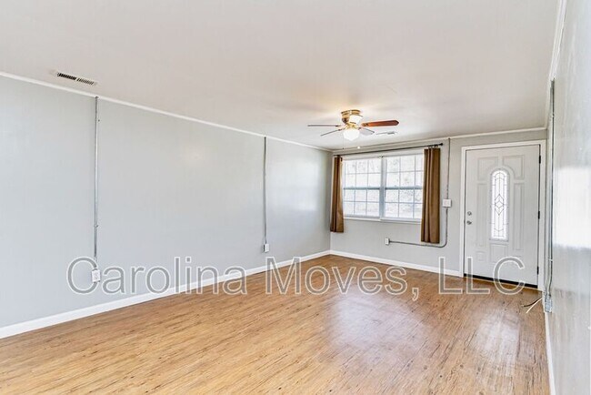 Photo - 304 Churchill Cir