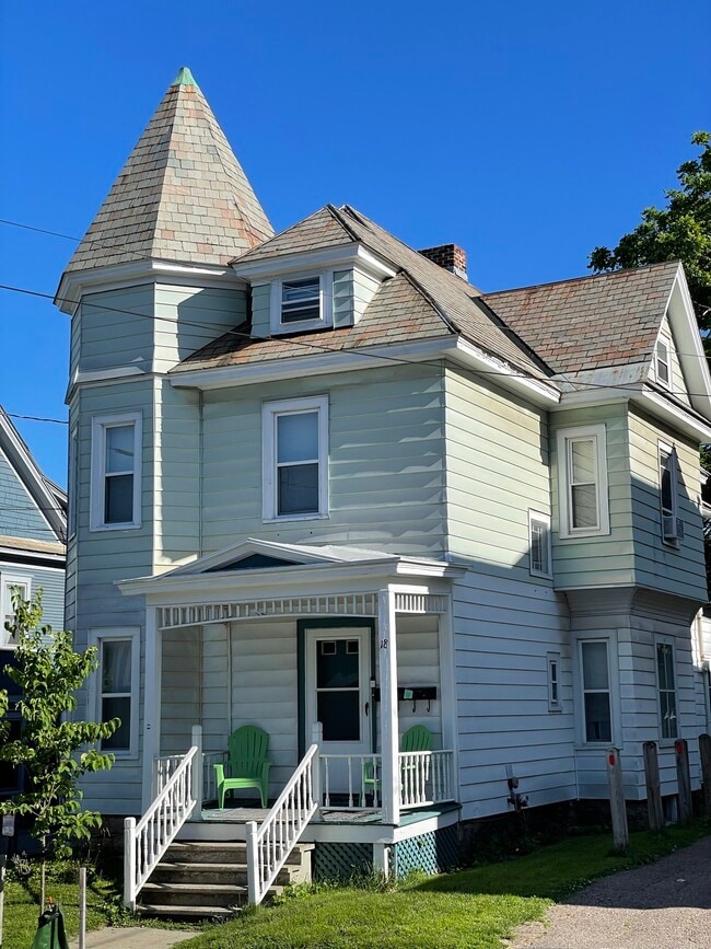 Building Photo - 18 Bradley St Unit #2
