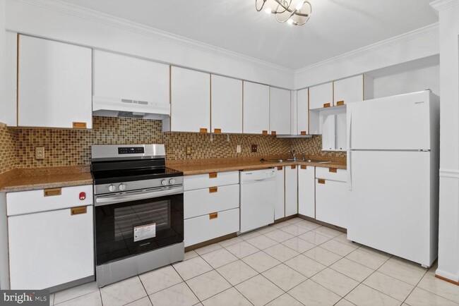 Photo - 15 Friendswood Ct Unit C