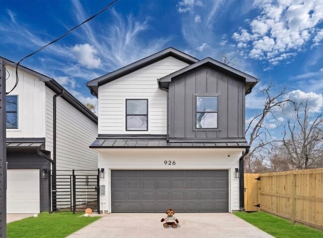 Building Photo - 926 Granville Dr