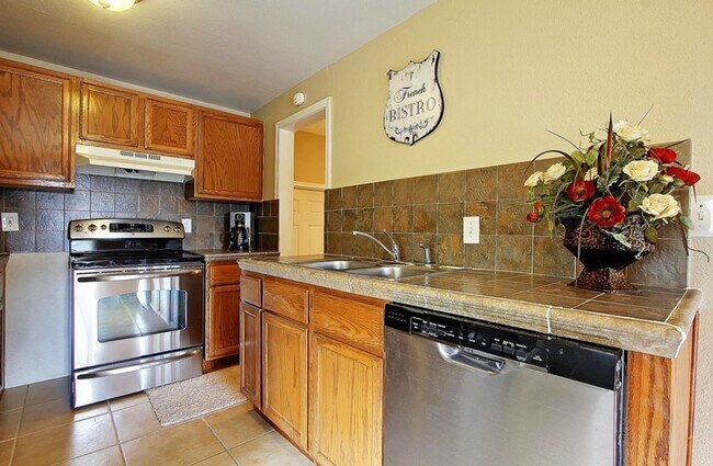 Photo - REST OF OCTOBER FREE >> Beautiful 4BR/2BA ...