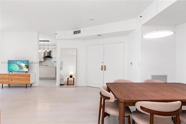 Photo - 300 South Pointe Dr Unit 300 S Pointe Dr  907