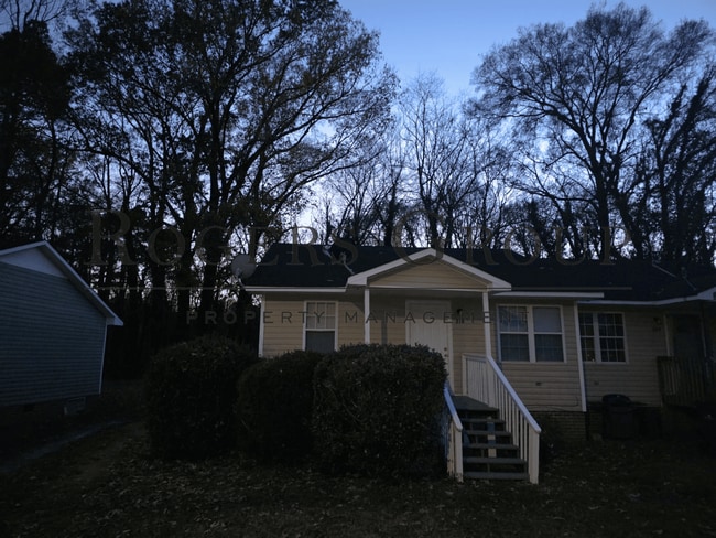 Building Photo - #450 - 208-210 Cooper St Duplex Unit 210 Cooper St