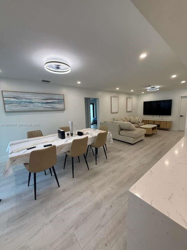 Photo - 2227 Roosevelt St