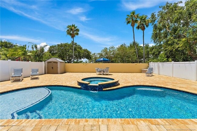 Photo - 728 NW Waterlily Pl