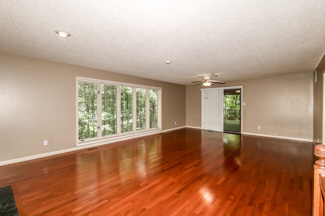 Photo - Beautiful 3 bedroom, 3 bath, mother-in-law sweet with full kitchen in lower level.