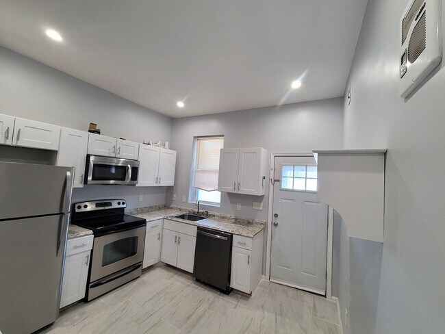 Building Photo - The Adams Apartments Unit 1