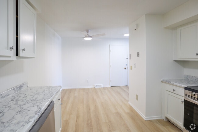 2BR, 1BA - 1030SF - Kitchen and Dining Area