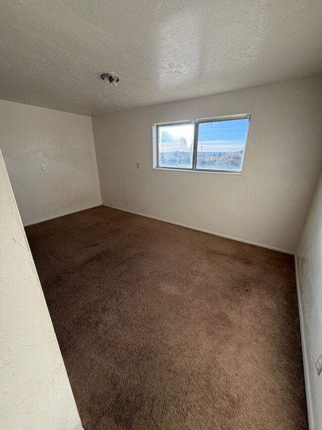 Photo - CS-1070/1080 E 800 N Bookcliff Apartments Unit Bookcliff  Apartments #8