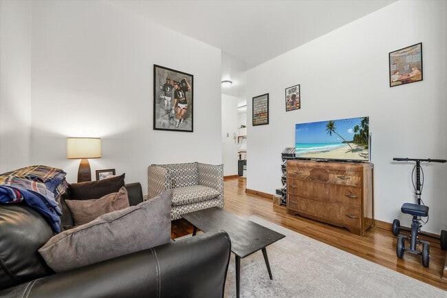 416 68th St Unit 15