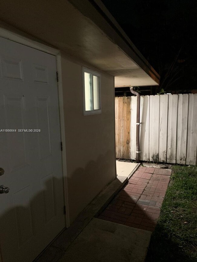 Photo - 20811 NW Miami Pl Unidad B