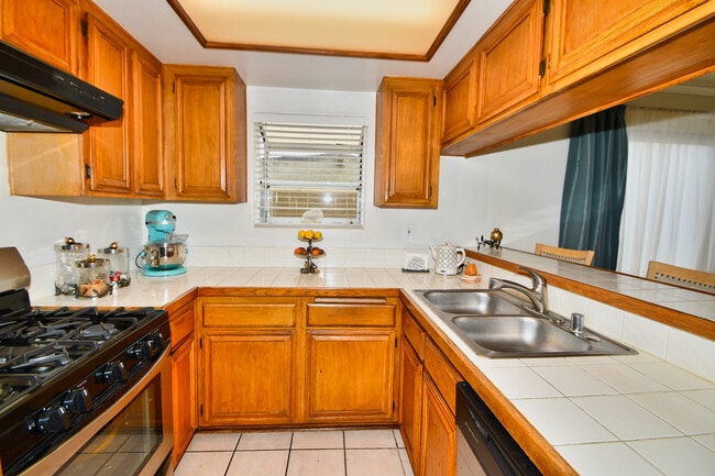 Photo - 1126 W 228th St