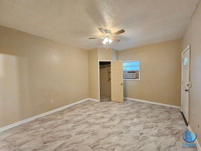 Photo - E99THAVE#1504 Unit 1504-C