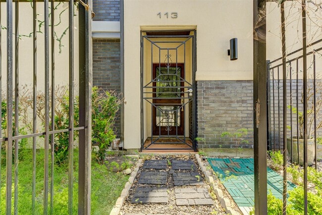 Photo - 113 Tuam St