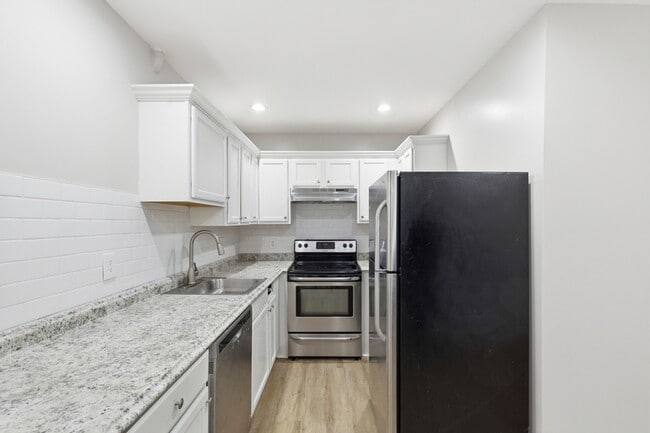 Photo - 2429 Barclay St