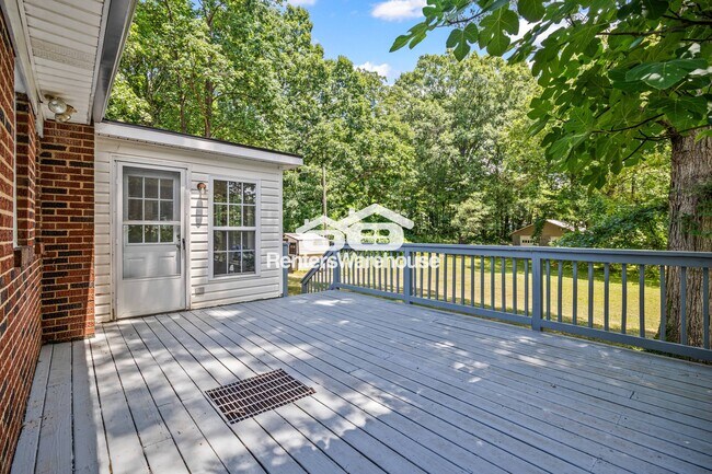 Photo - 5025 Lochlain Dr