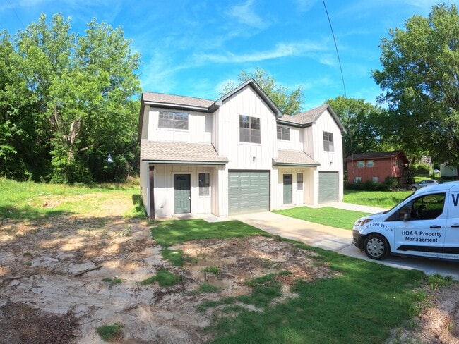 Building Photo - 1011 S Somerville St