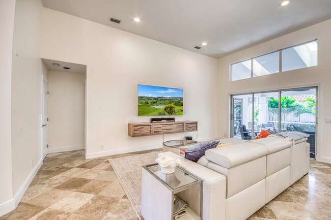 Photo - 158 Eagleton Ct