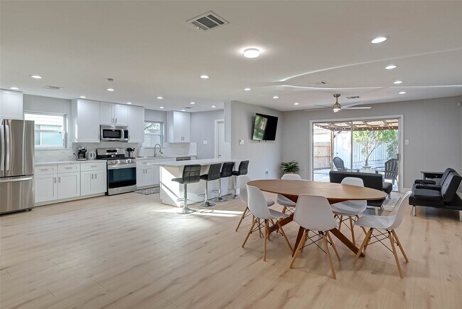 Building Photo - 5522 Caversham Dr