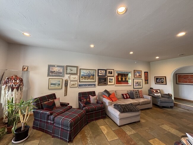 Photo - 6748 Henrys Rd