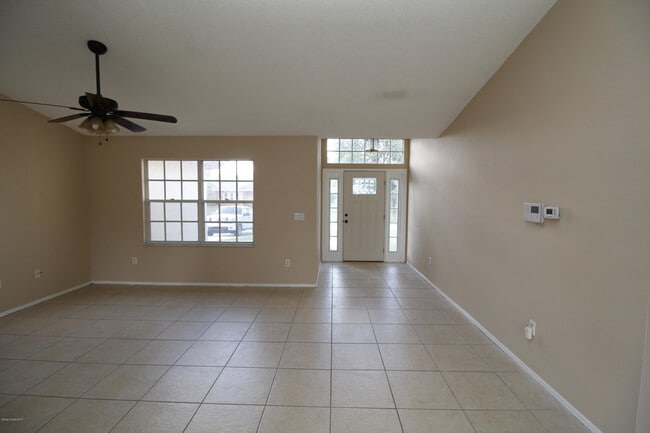 Photo - 706 Davidson St SE