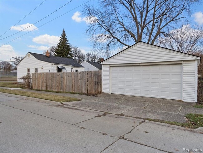 Photo - 904 E Otis Ave