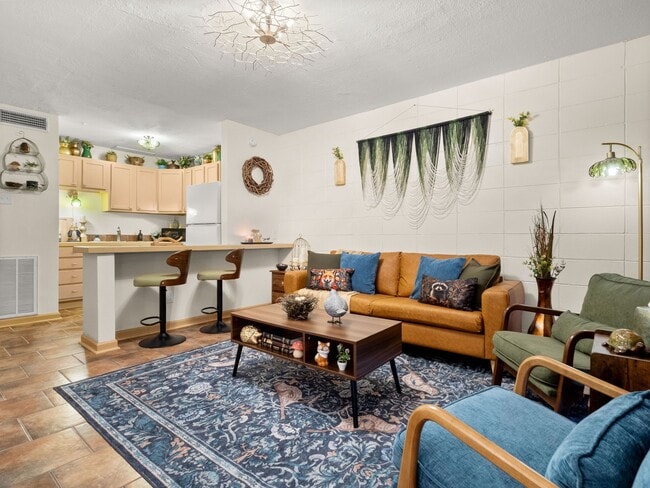 710 Iris St Unit 306
